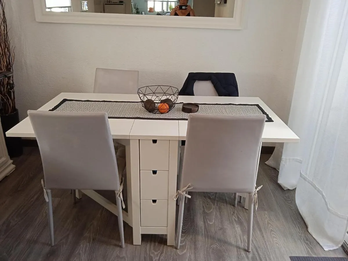 Lovely 4-Bed Cottage In Las Chapas 마르베야 0*,