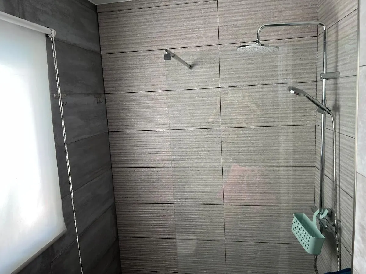 Lovely 4-Bed Cottage In Las Chapas 마르베야