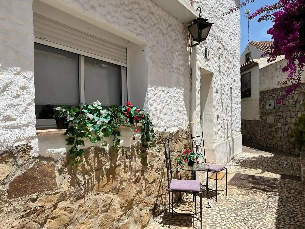 Lovely 4-Bed Cottage In Las Chapas Marbella Spain