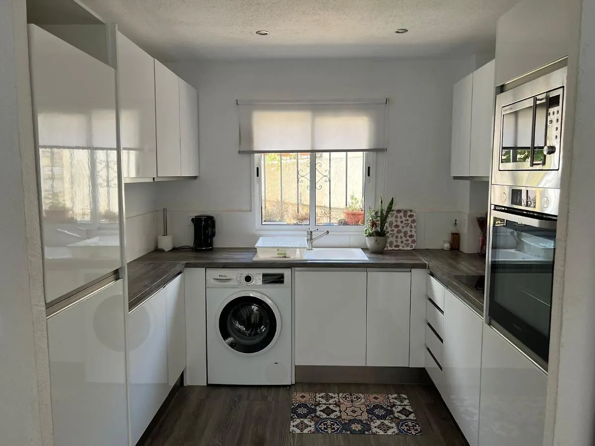 Lovely 4-Bed Cottage In Las Chapas Marbella 0*,