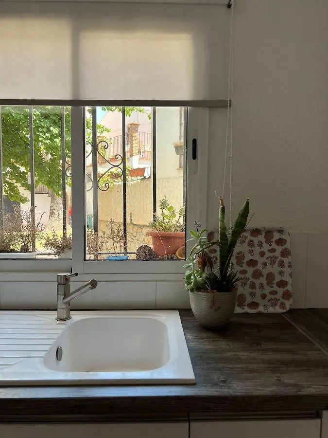 Lovely 4-Bed Cottage In Las Chapas Marbella Spain